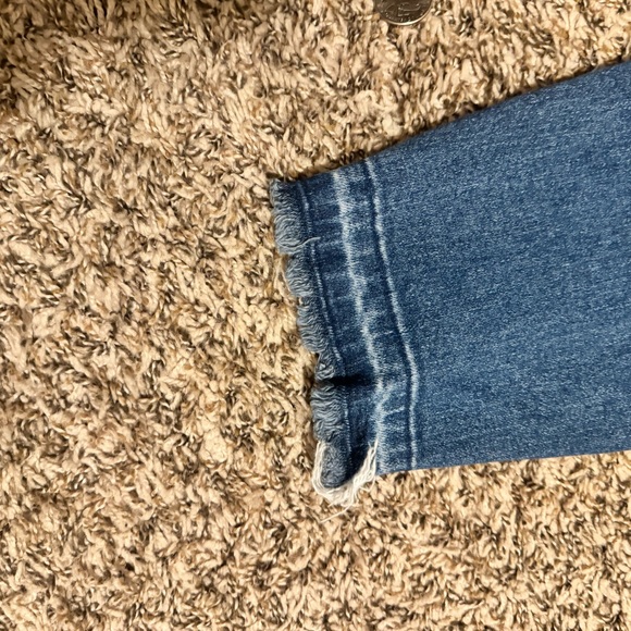Distressed Women’s Denim sz 32 - Picture 8 of 11